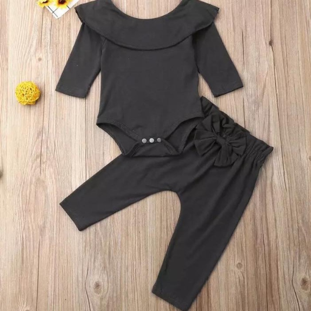 New in Bag Ruffle 2 Piece Outfit